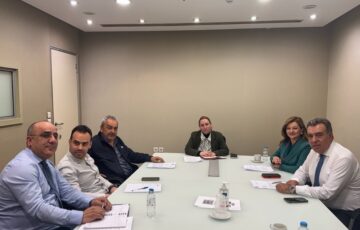Συνάντηση εργασίας της Προέδρου της Επ. Περιβάλλοντος, Δ. Αυγερινοπούλου, του Προέδρου της Επ. Περιφερειών, κ. Κόνσολα και του Εκπροσώπου της ΚΕΔΕ, κ. Καστρινού με τη Γ.Γ. Δημόσιας Περιουσίας